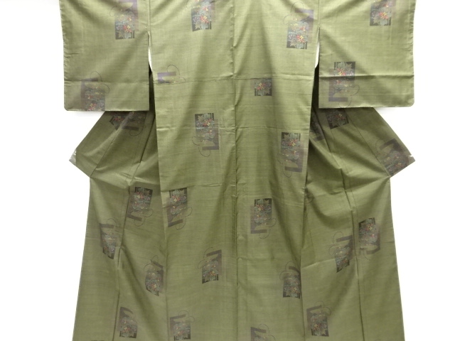 未使用品　仕立て上がり　色紙に草花模様織り出し本場泥大島紬着物(7マルキ)